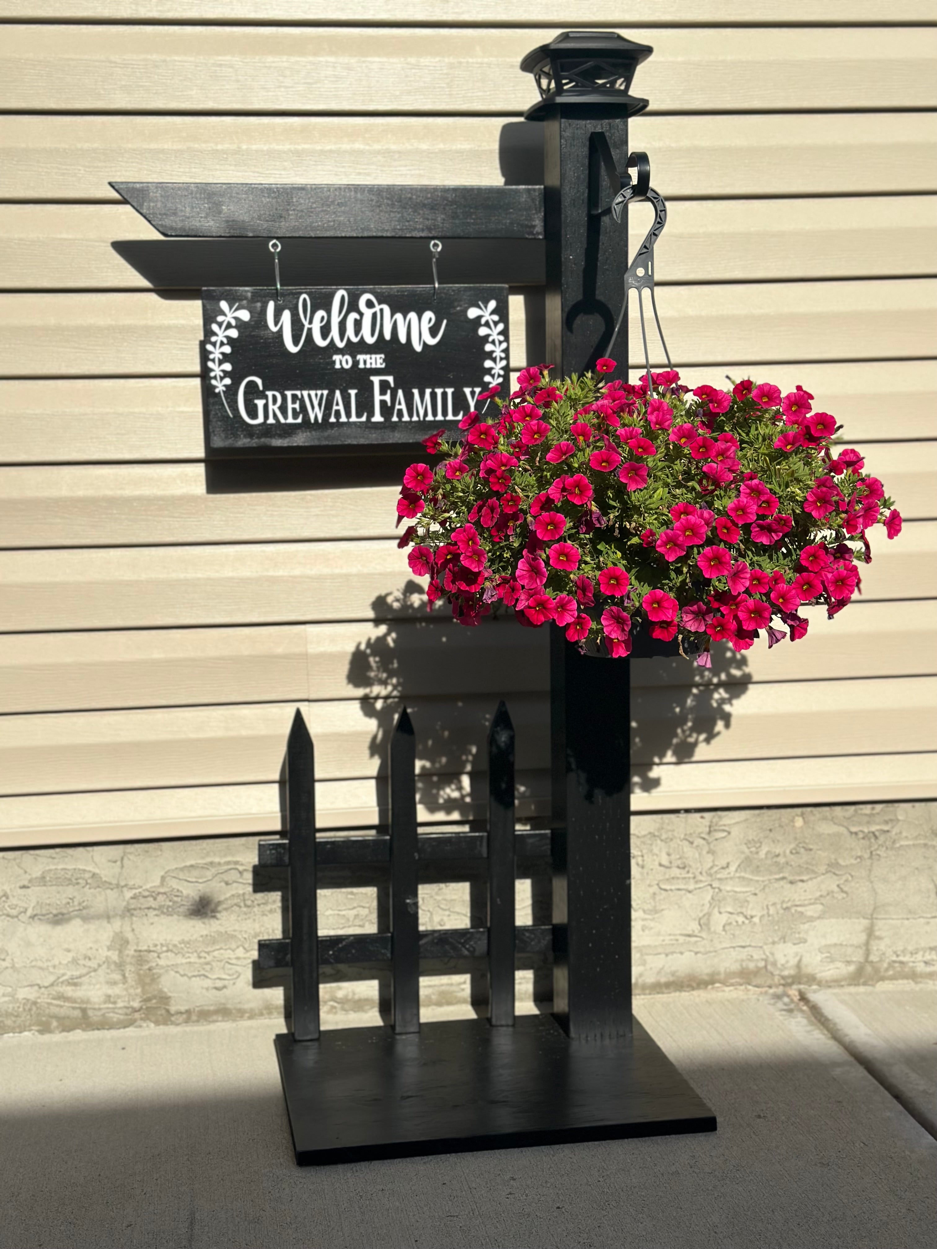 Welcome Sign with Flower Hanger